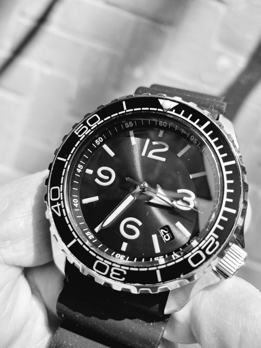 Featured image for “Converting Your Seiko SKX007 into a Flashy Rolex Submariner”